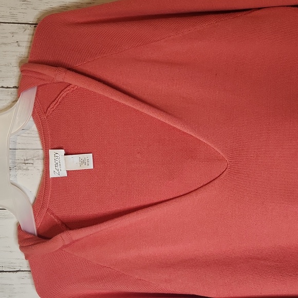 🎅Chico's Zenergy Pink V-Neck Sweater with Button Accents & Hood Size 1 - Picture 4 of 6